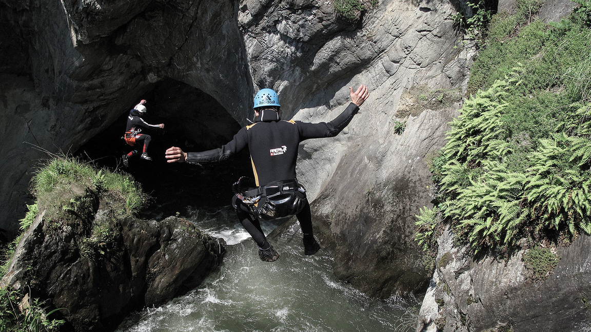 [Translate to Italienisch:] Canyoning in der Auerbach Klamm im Ötztal