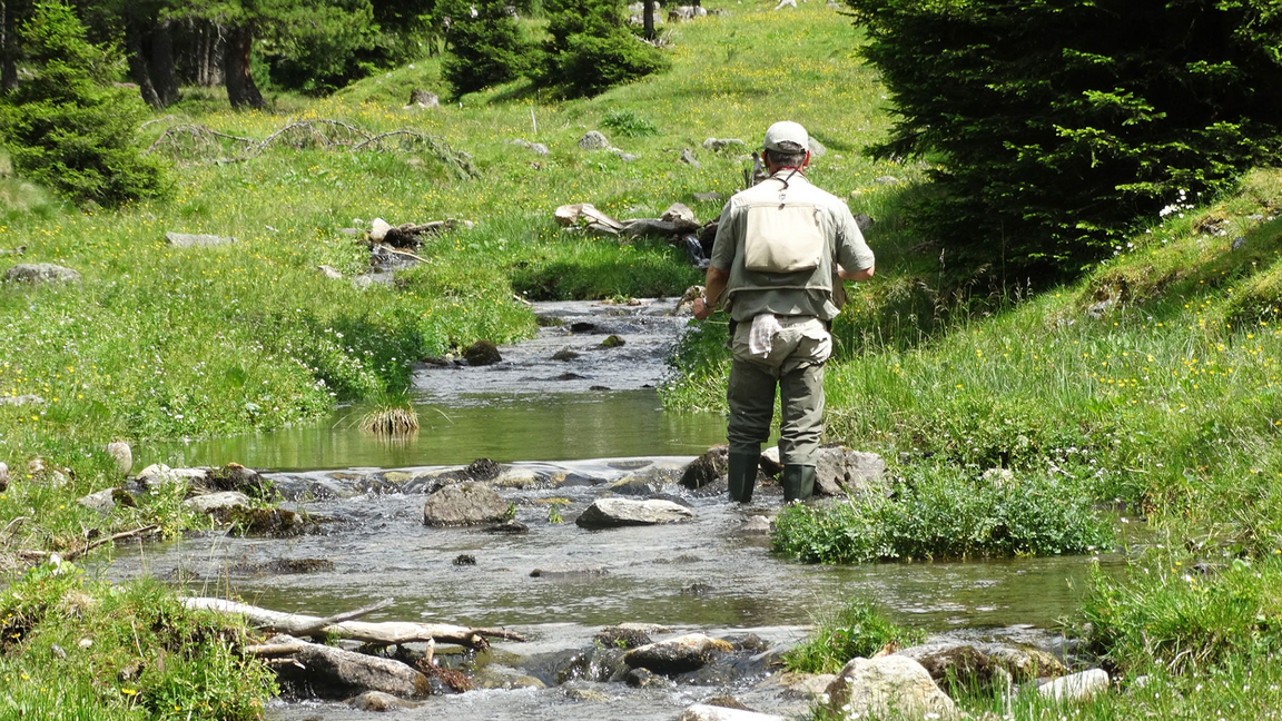 [Translate to Italienisch:] Fischen in Oetz im Ötztal