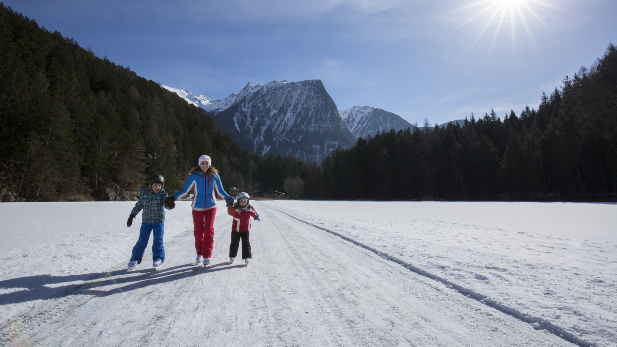 mit der Familie Eislaufen in Oetz im Ötztal