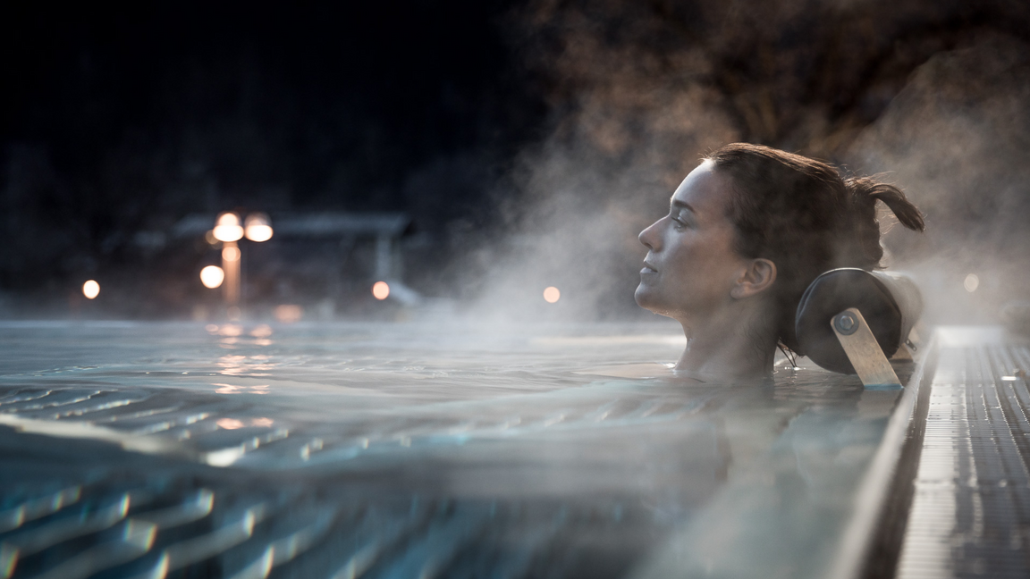 Ruhe und entspannung im Outdoor Pool in Oetz