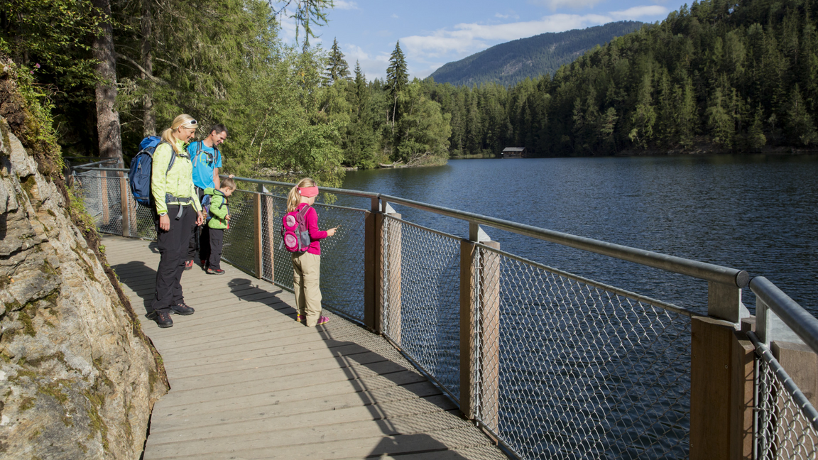 [Translate to Italienisch:] Familienwanderung Piburger See