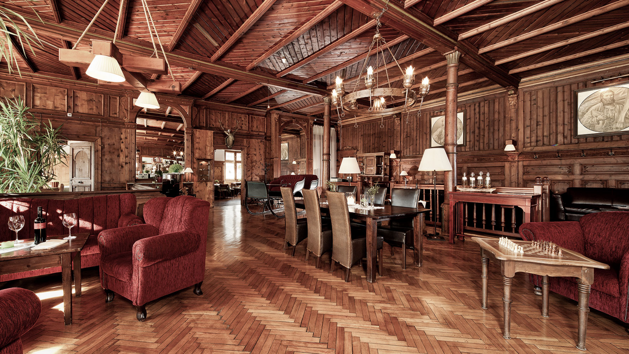 Historische Hotelbar in Oetz