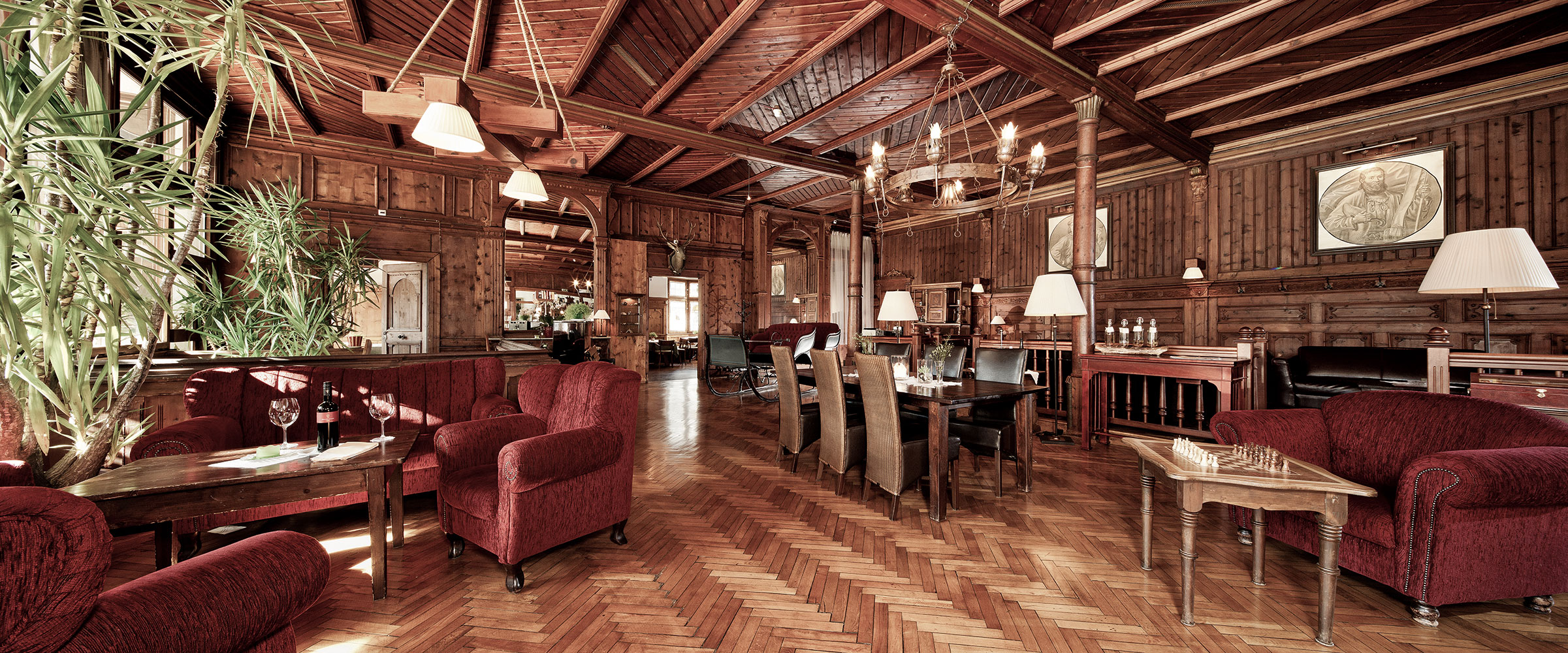 Historische Hotelbar in Oetz